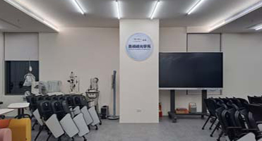 喜視光學｜教育訓練教室形象柱 教育訓練教室柱面品牌標示設計、輸出與施工