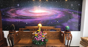 禪修空間｜星空宇宙大圖牆面 禪修空間星雲主視覺大圖設計與高解析輸出裱貼