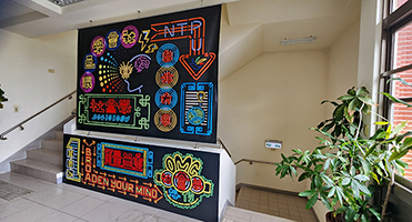 三峽台北大學｜活動掛軸帆布 校園活動掛軸帆布輸出與現場懸掛施工