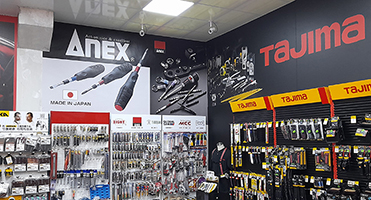 桃園佳欣工具｜室內品牌形象牆 店內牆面品牌形象大圖設計、輸出與施工