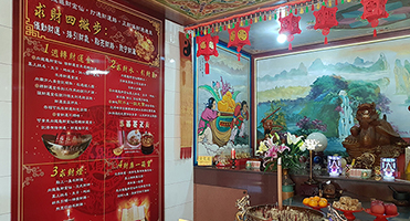 桃園龍龜宮廟｜殿內中空板圖文牆 求財四撇步中空板圖文設計、輸出與殿內牆面施工