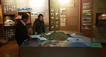 宜蘭頭城龜山島文化館｜島嶼地形模型展台 地形模型展台與周邊圖文牆設計、輸出與現場施工